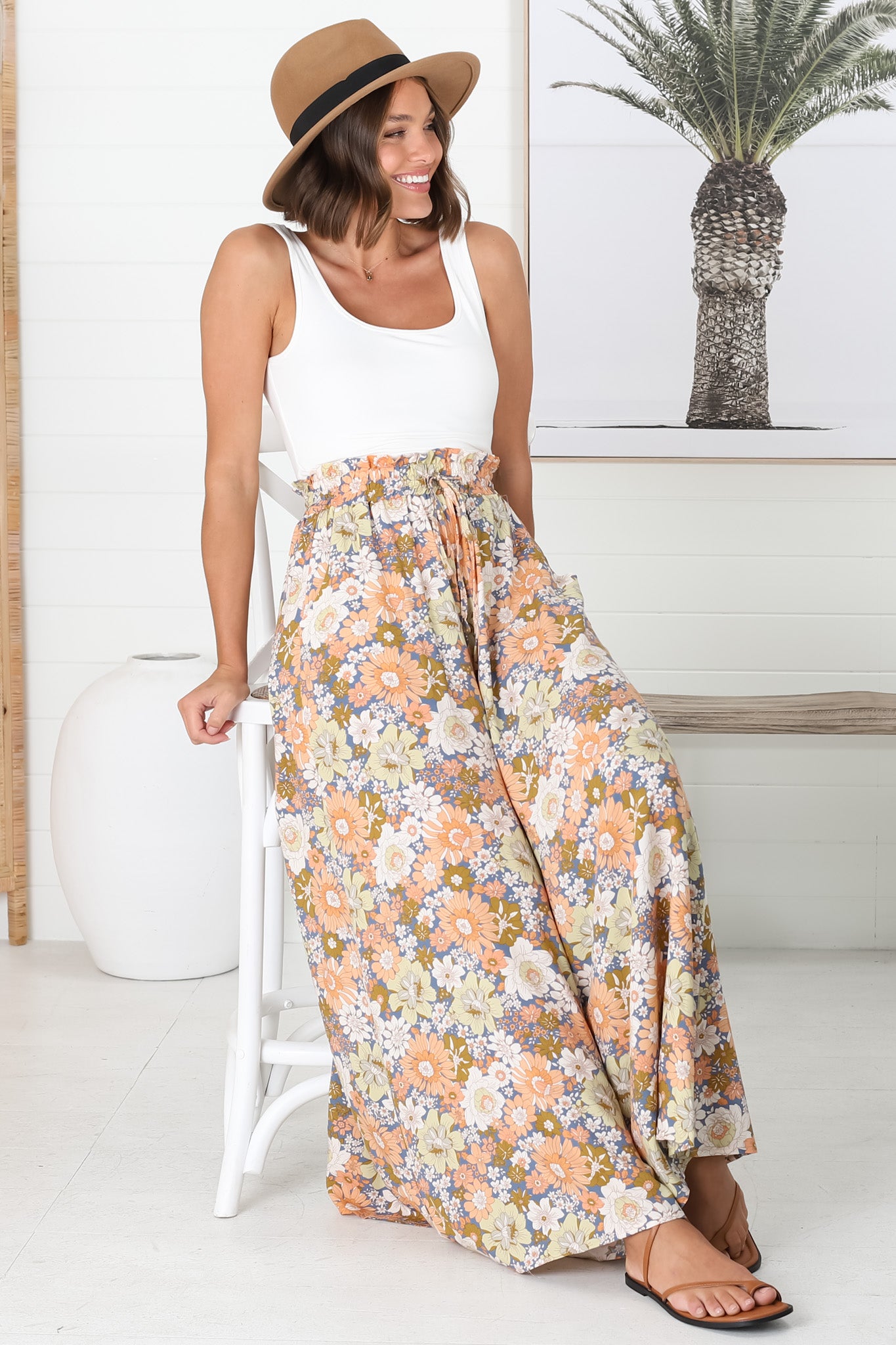 Pantalones Avianna - Pantalones anchos de cintura alta con estampado floral y diseño paper bag